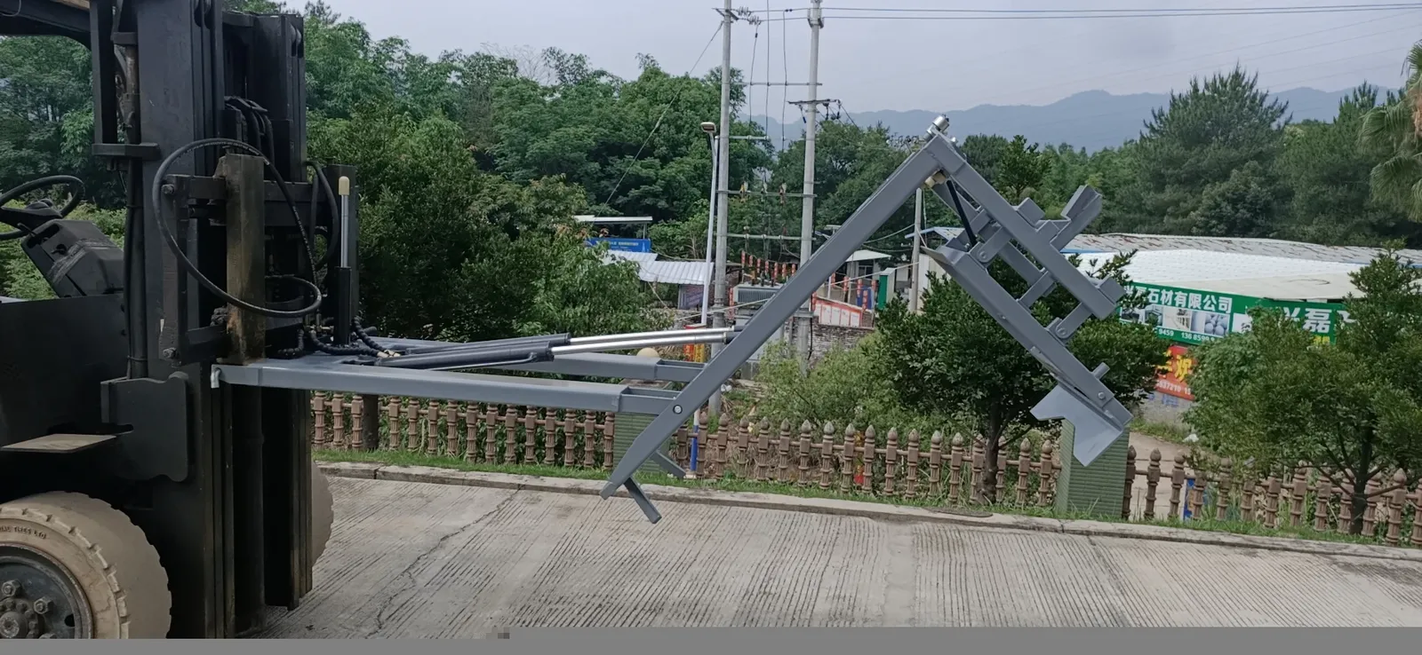 1Ton Forklift Attachments-Bin Tipper for 1100-1200 mm photo 3