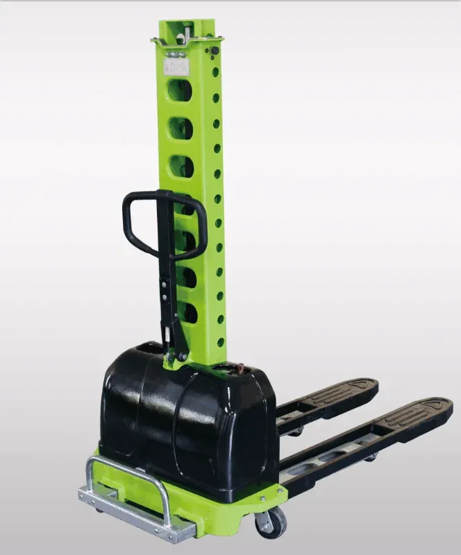 TR56Hot Sale 500 kg(1100lbs) Semi Self-lifting Electric Stacker detail 3