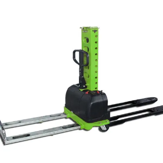 TR56Hot Sale 500 kg(1100lbs) Semi Self-lifting Electric Stacker detail 5
